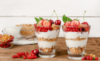 Granola yogurt parfait